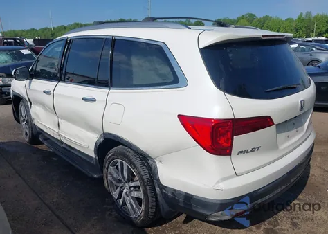 2017 Honda Pilot Touring z USA, uszkodzony, nr VIN 5FNYF6H96HB092820